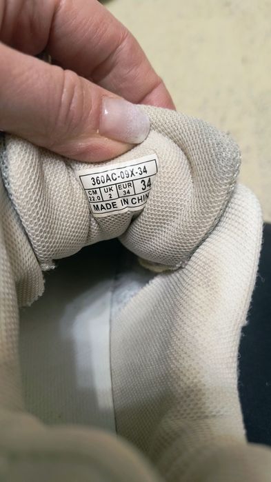 Продам кросівки 22см