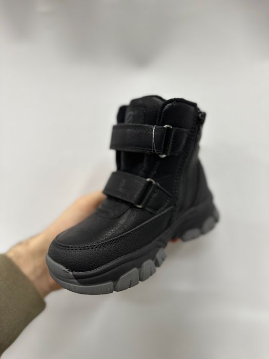 Хайтопи зимові на хлопчика 27-32, чорні ботинки на овчині. Черевики