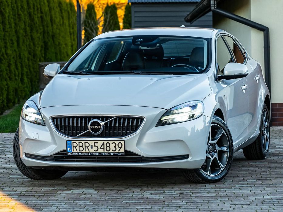Volvo V40 Lift 2.0d2 12KM Full Led Virtual Cocpit Nawi Serwis Oryginał Jak Nowy