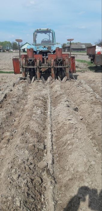 Продам 4-рядну саджалку  для картоплі в нормальному стані