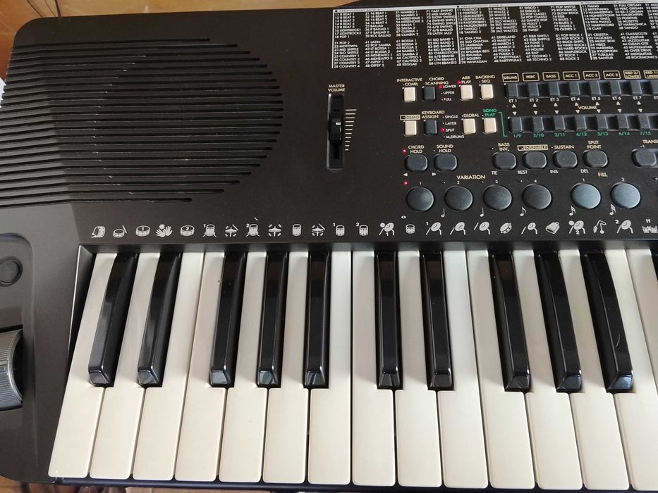 Teclado marca KORG I5S usado