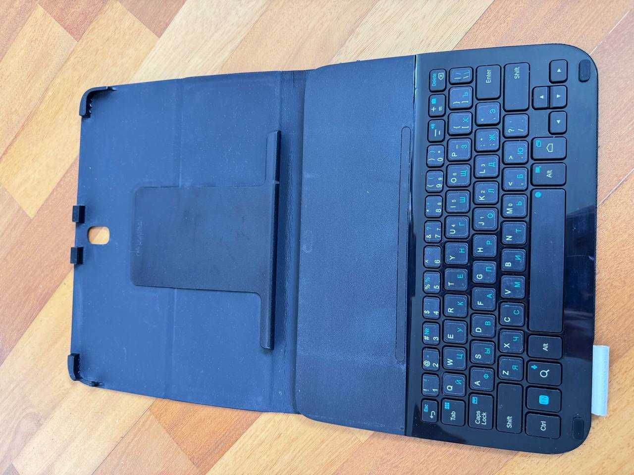 Ochronne Etui z Bluetooth Klawiaturą