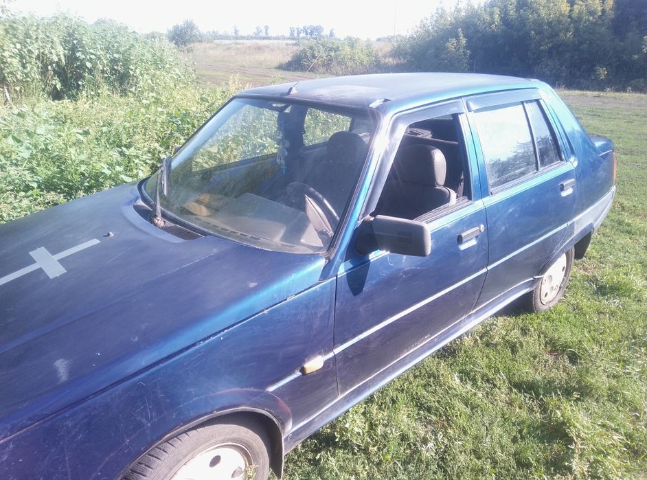 Продам машину на відновлення,або по запчастинам.