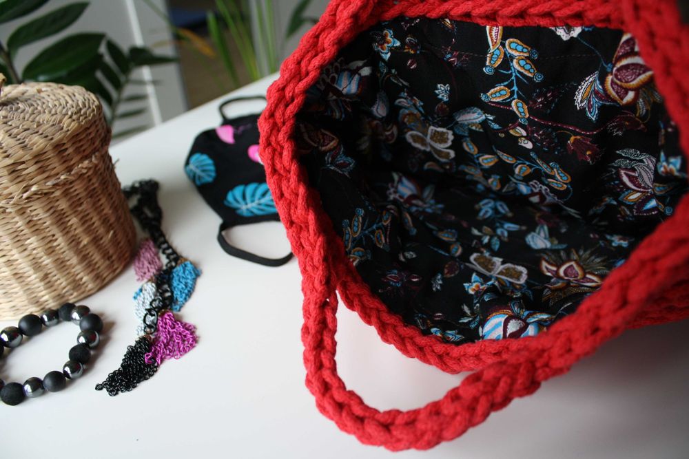 Czerwona torebka szydełkowa ażurowa, podszewka z kieszonką, bawełna