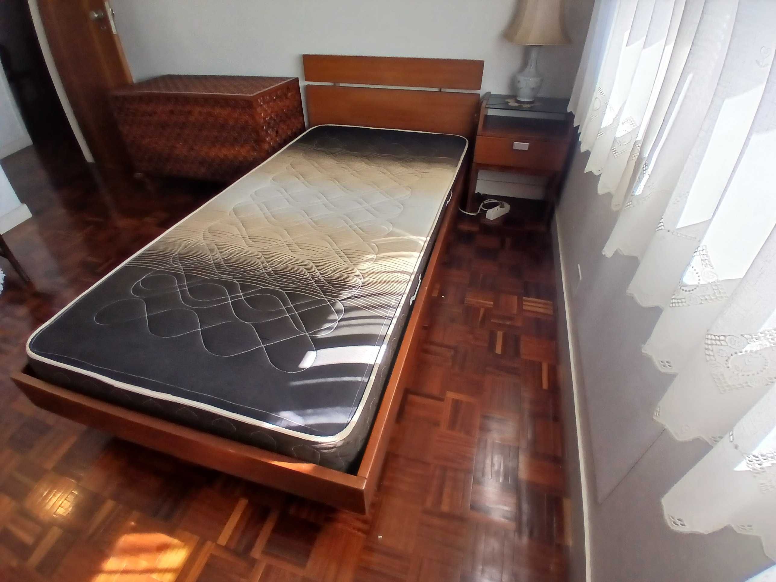 Cama de solteiro c/ colchao