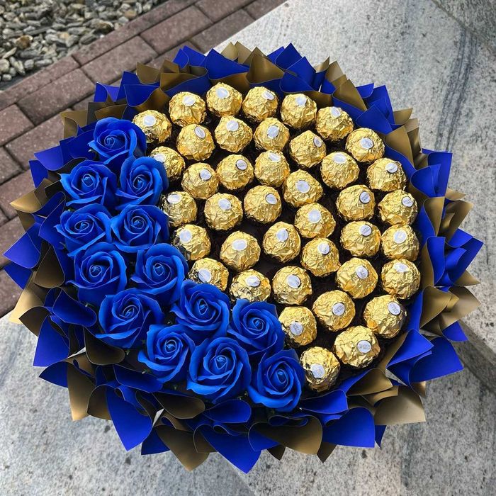 Prezent na 40 Urodziny. Ślub. Bukiet Ferrero Rocher 40 szt. i róże