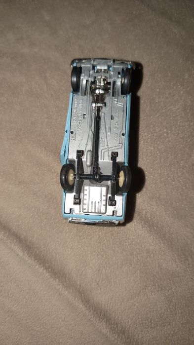 Волга блакитного кольору