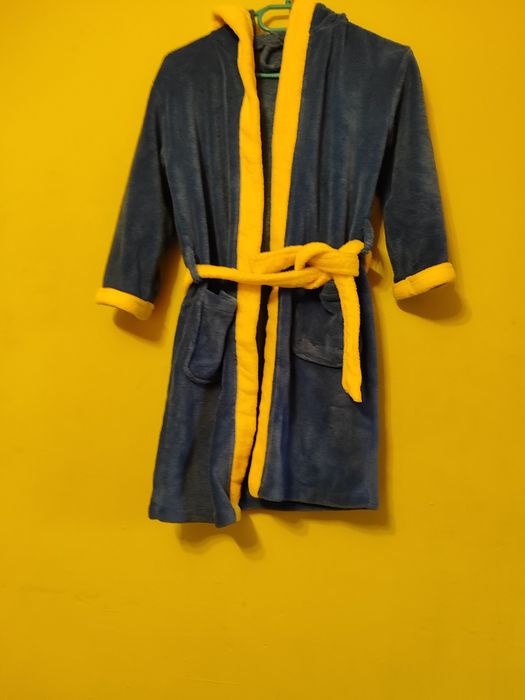 Sprzedam śliczny niebiesko żółty szlafrok