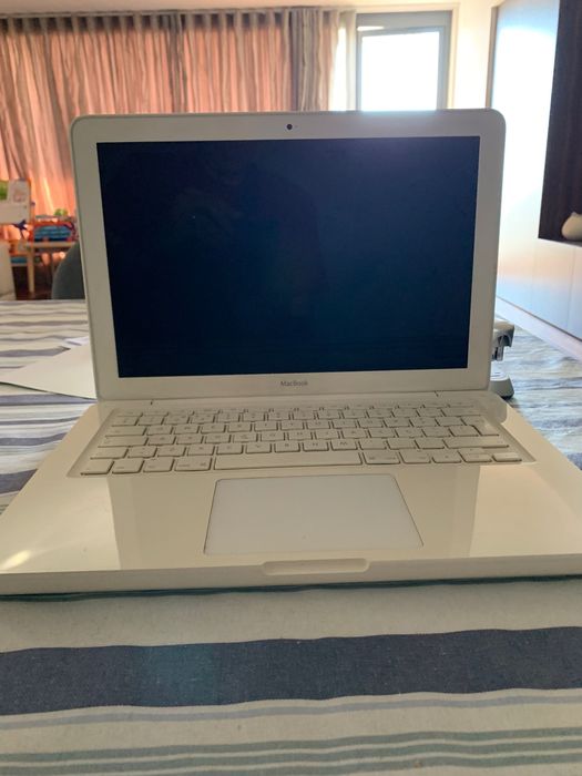 Mac book white 2008