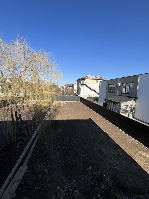 Продається дуплекс з гаражом. Земельна ділянка 5 сотих