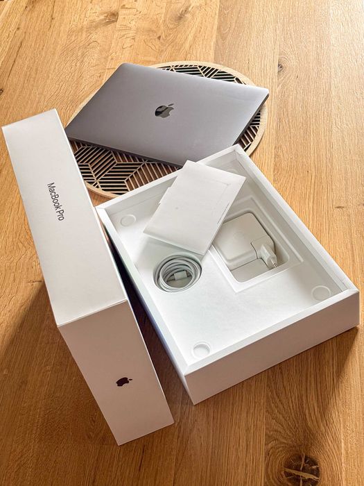 MacBook Pro 13″ M1, 16 GB RAM, 256 GB SSD – super stan