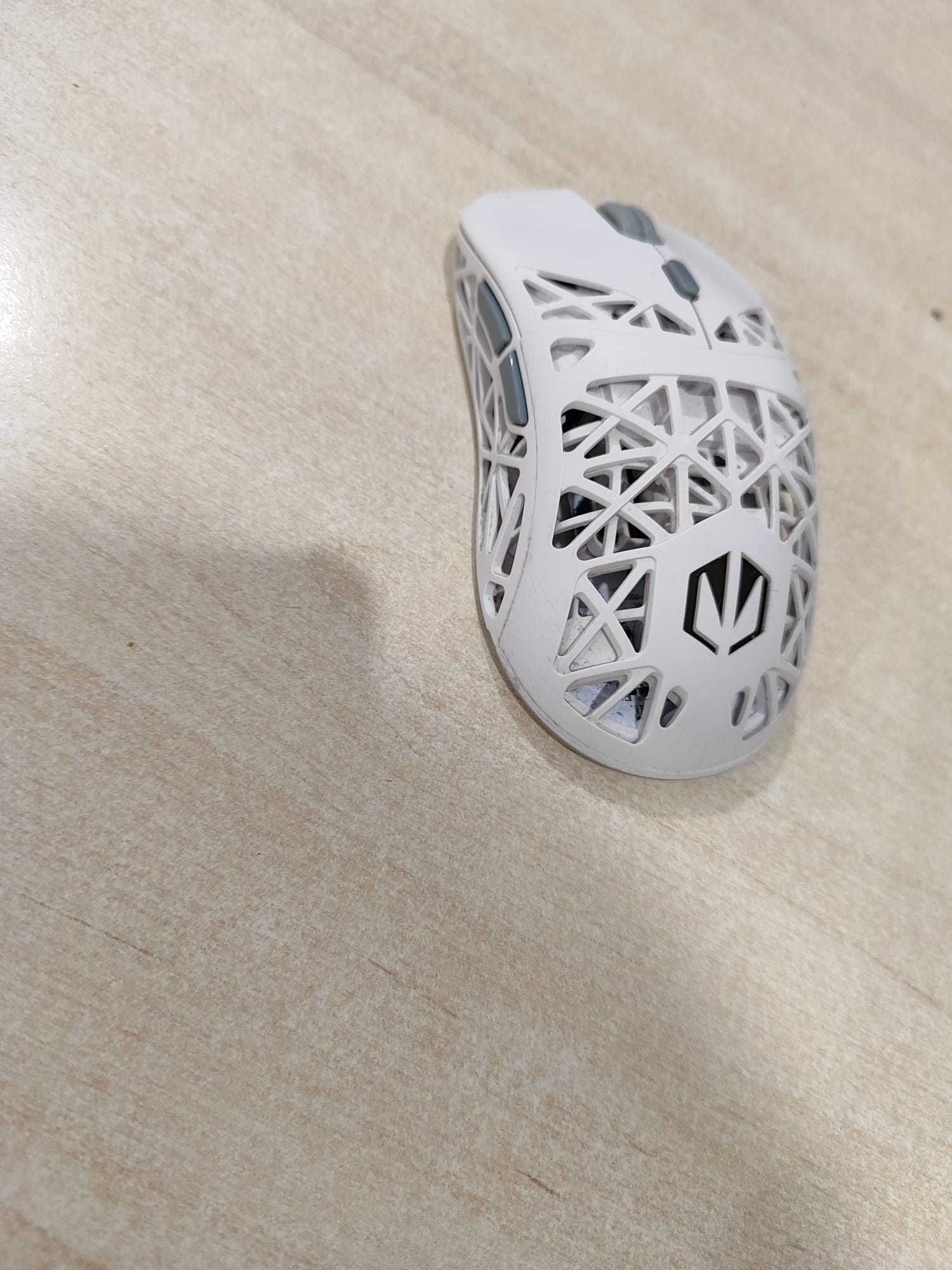 Sprzedam myszkę bezprzewodową ENDORFY LIV Plus Wireless Onyx White