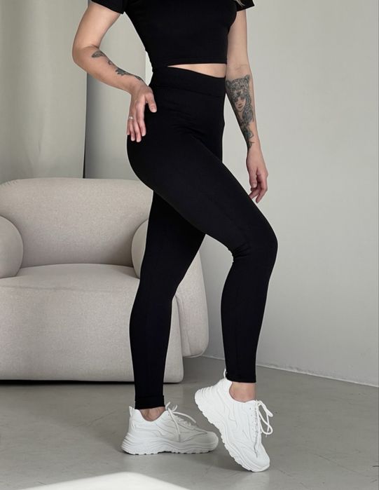 Лосини чорні у рубчик