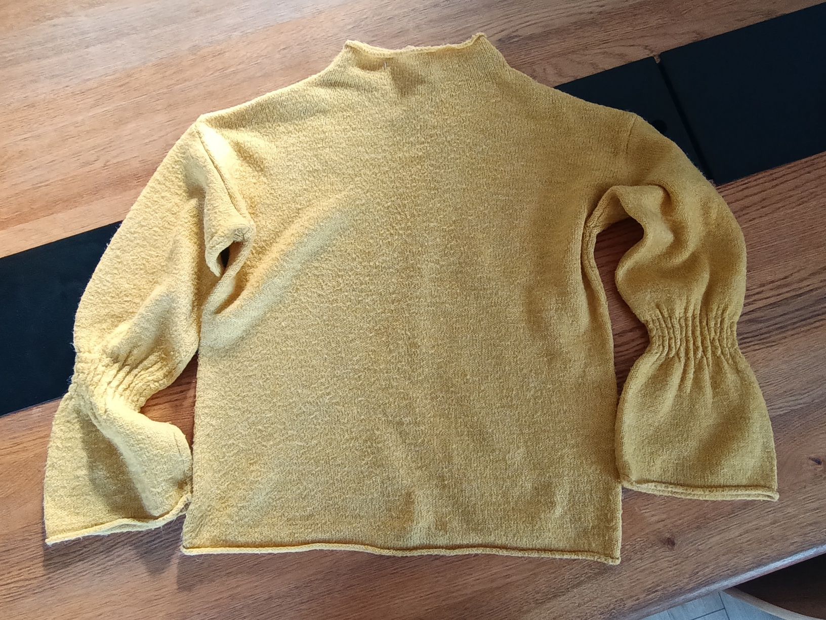 Żółty sweterek Stradivarius 36/S