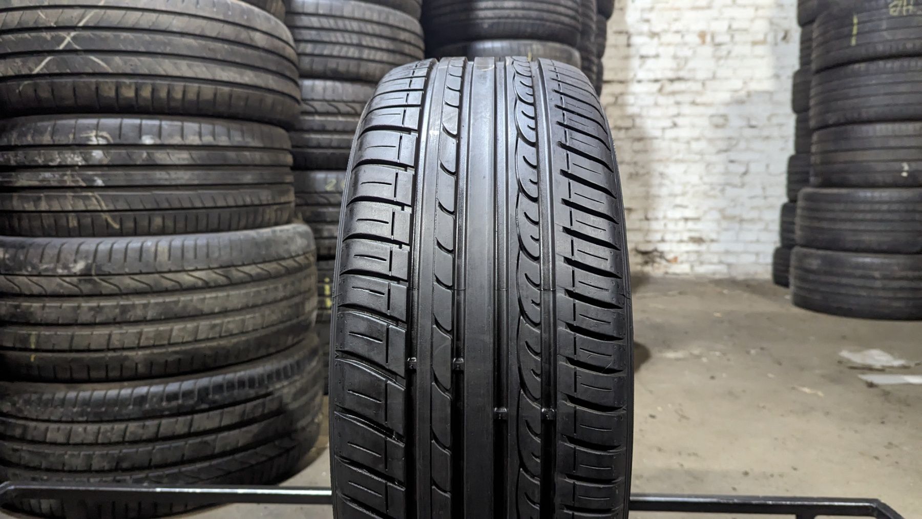 Шина 215/55 R 16 Dunlop SP Sport Fastresponse. Одне колесо. Розпаровка