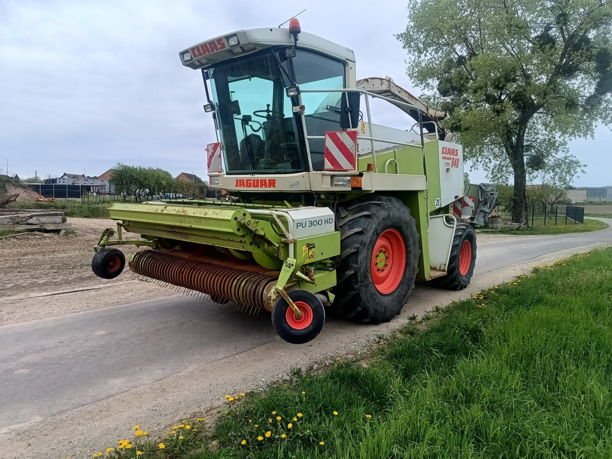 Claas Jaguar 840 z przystawką super stan sieczkarnia