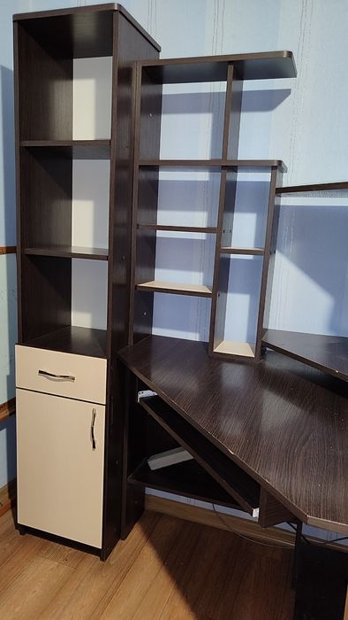 Срочно Продам комп'ютерний стіл