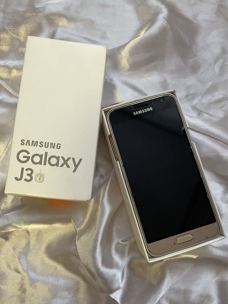 телефон Sumsung Galaxy J3