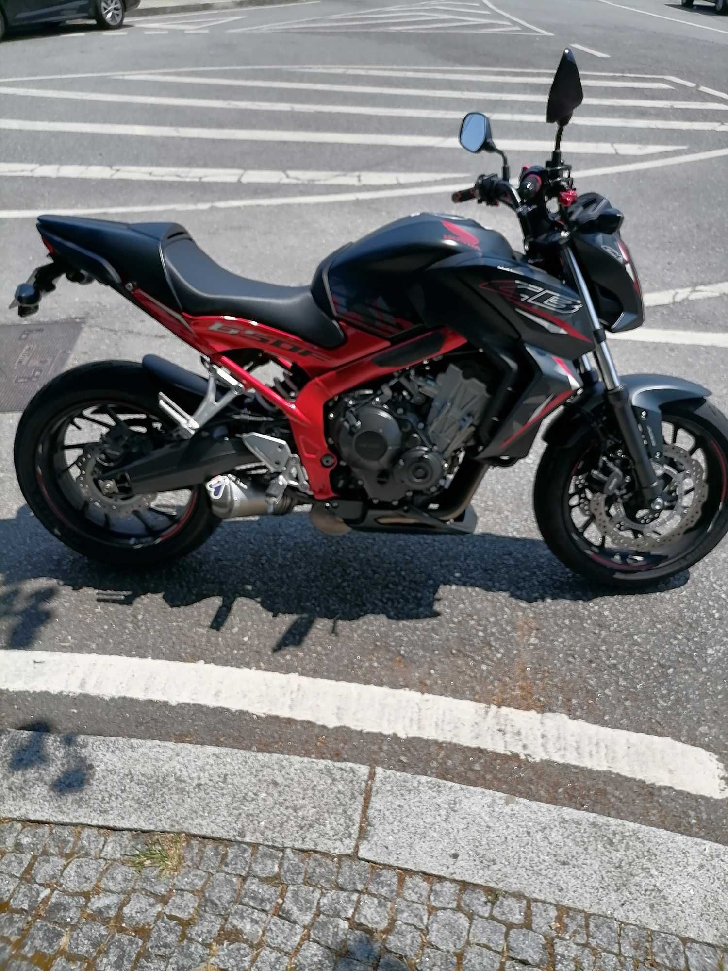 Honda CB 650 F ( extras no valor de 2000€)