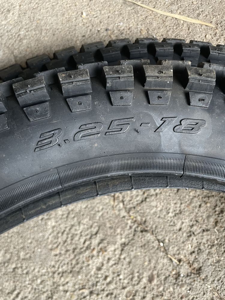 Pneu 3.25 18 novos