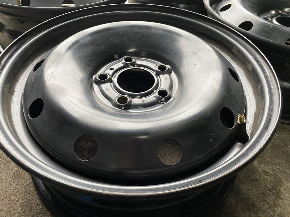 Felgi stalowe 6J16 ET42 Dacia Renault 5x114.3/66.1 Duster I/II komplet