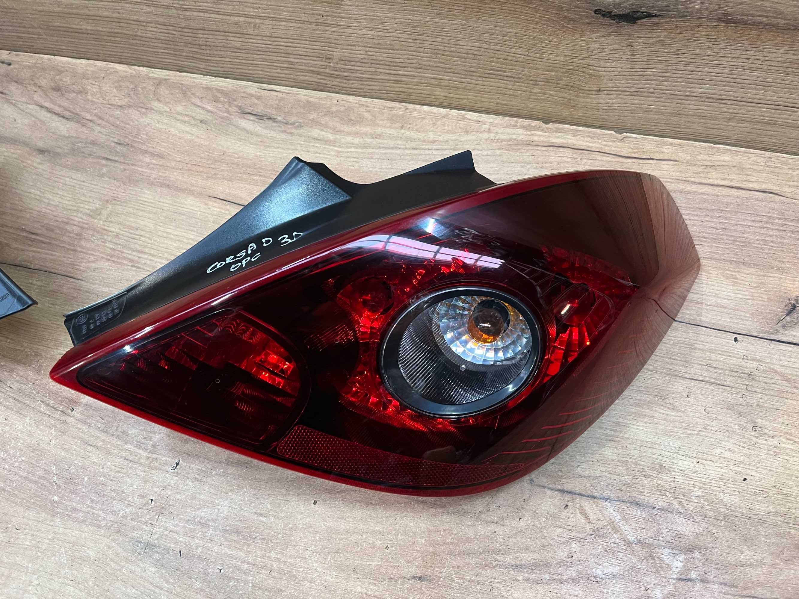 Lampa/reflektor tylny lewy prawy Opel Corsa D OPC