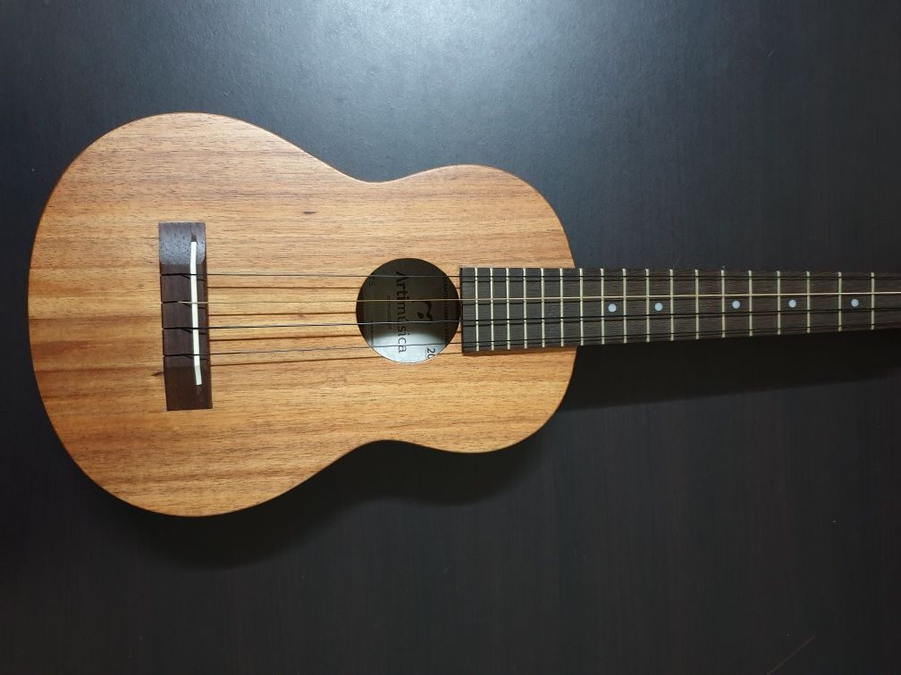 Ukulele Tenor Simples