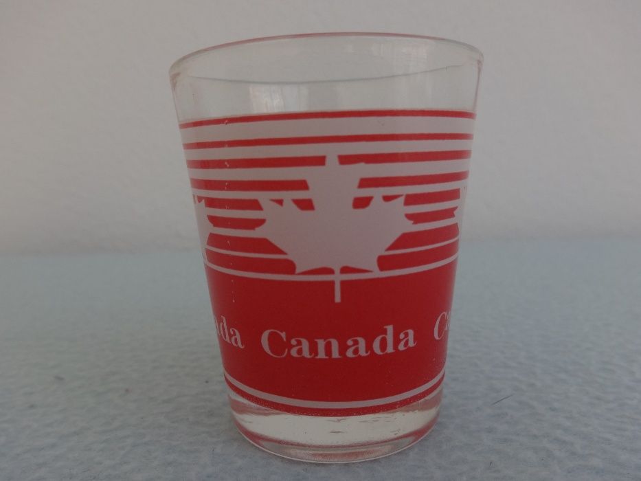 Copos pequenos em vidro Canadá