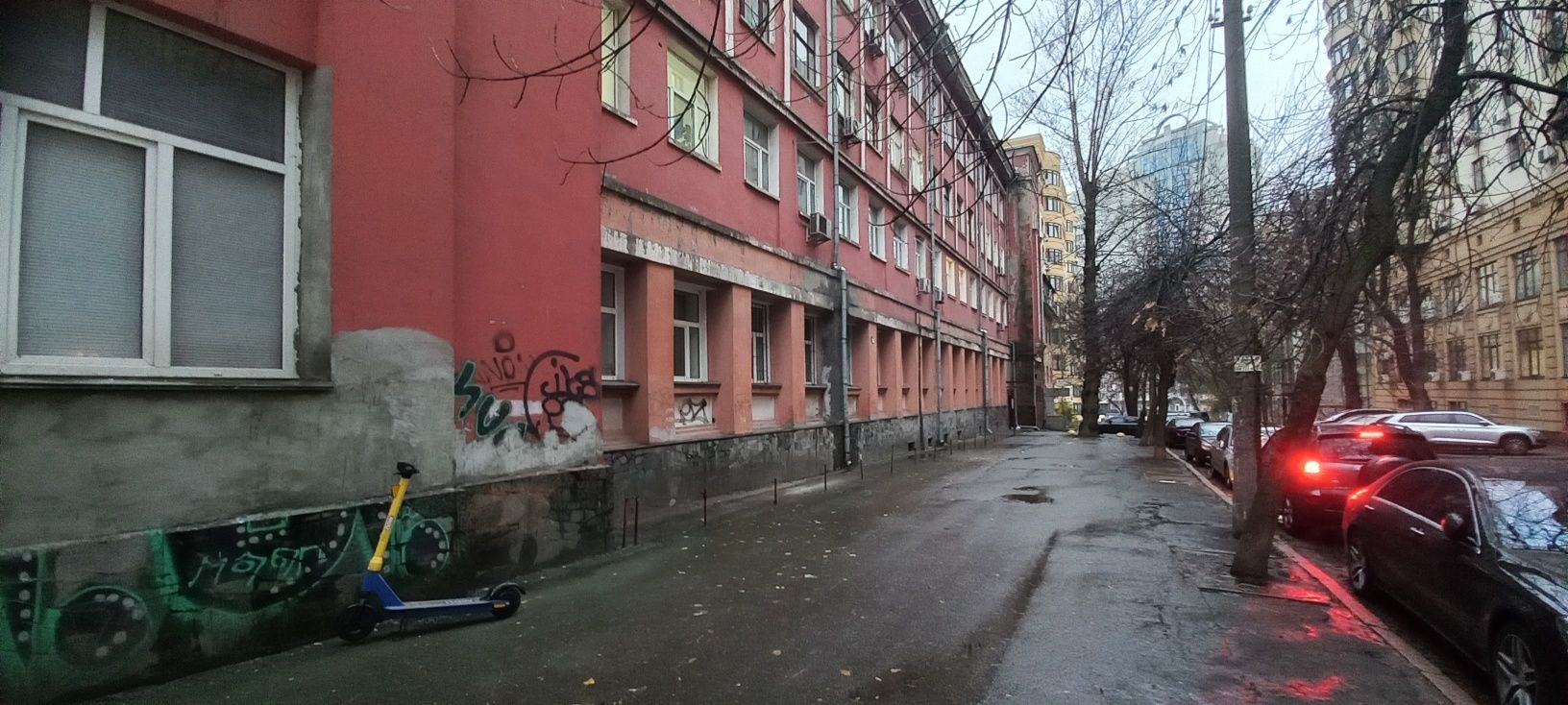 Без %.  1й этаж с отдельным входом - 650 м.кв., Шевченковский район.