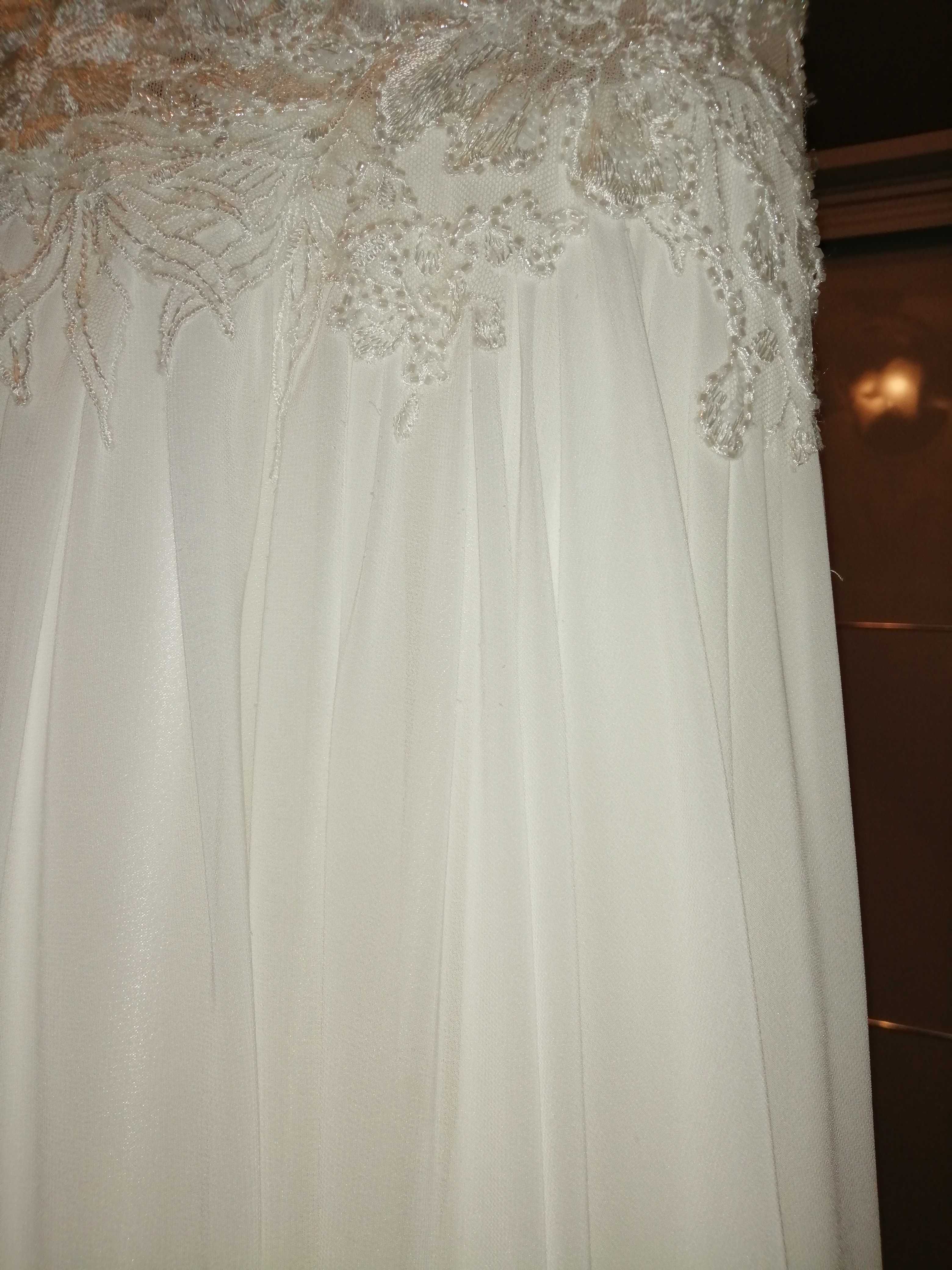 Suknia ślubna z muślinu z cekinami i tiulowym długim rekawem