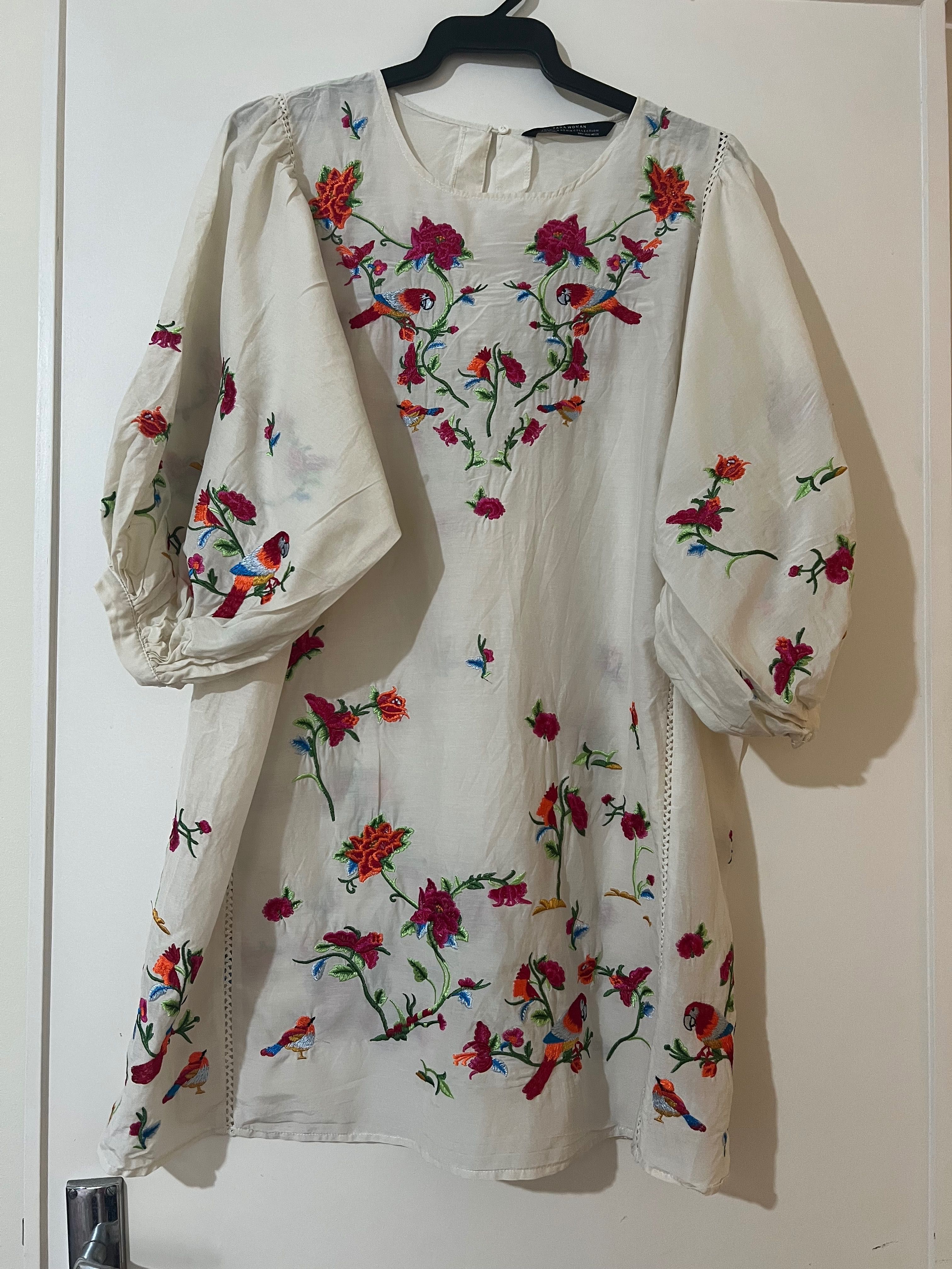 Vestido Zara lindo com bordados