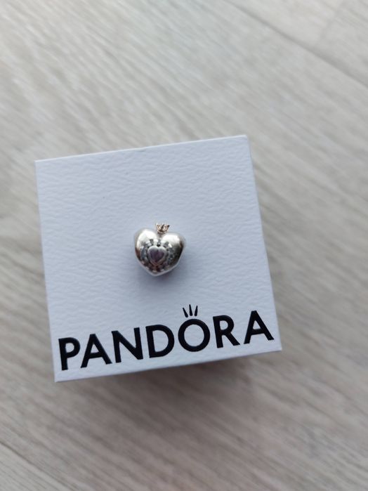Намистина шарм серце принцеси pandora