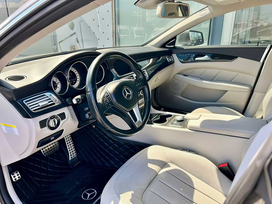 Mercedes-Benz CLS      2013