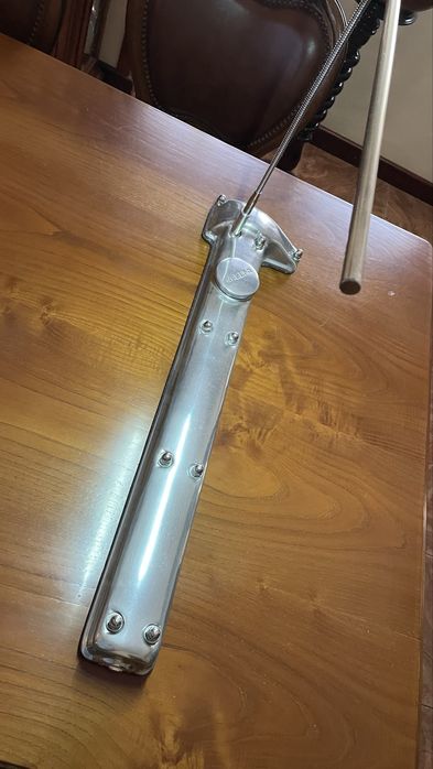 Candeeiro de mesa exclusivo - Tampa original de motor Jaguar V12