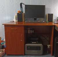 Стол комп'ютерний офісний із замком на тумбі та підсвіткою