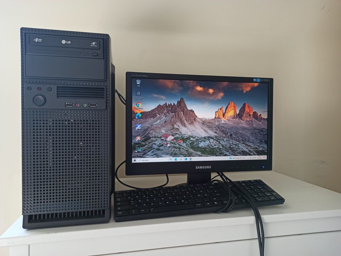 Komputer stacjonarny PC do nauki internetu filmów