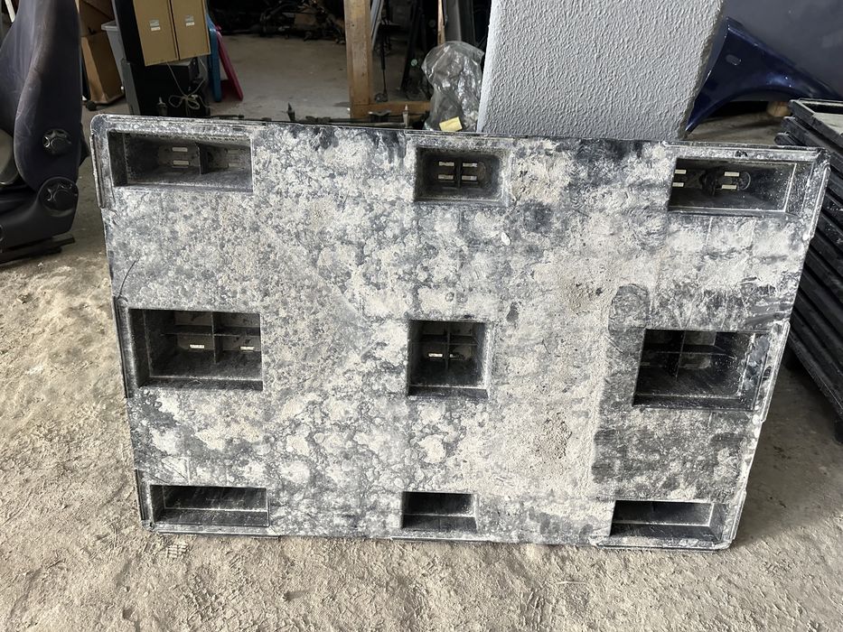 Base / Suporte / Peseira / Palete Plástico Rijo / Chão Exterior / Chão Removível