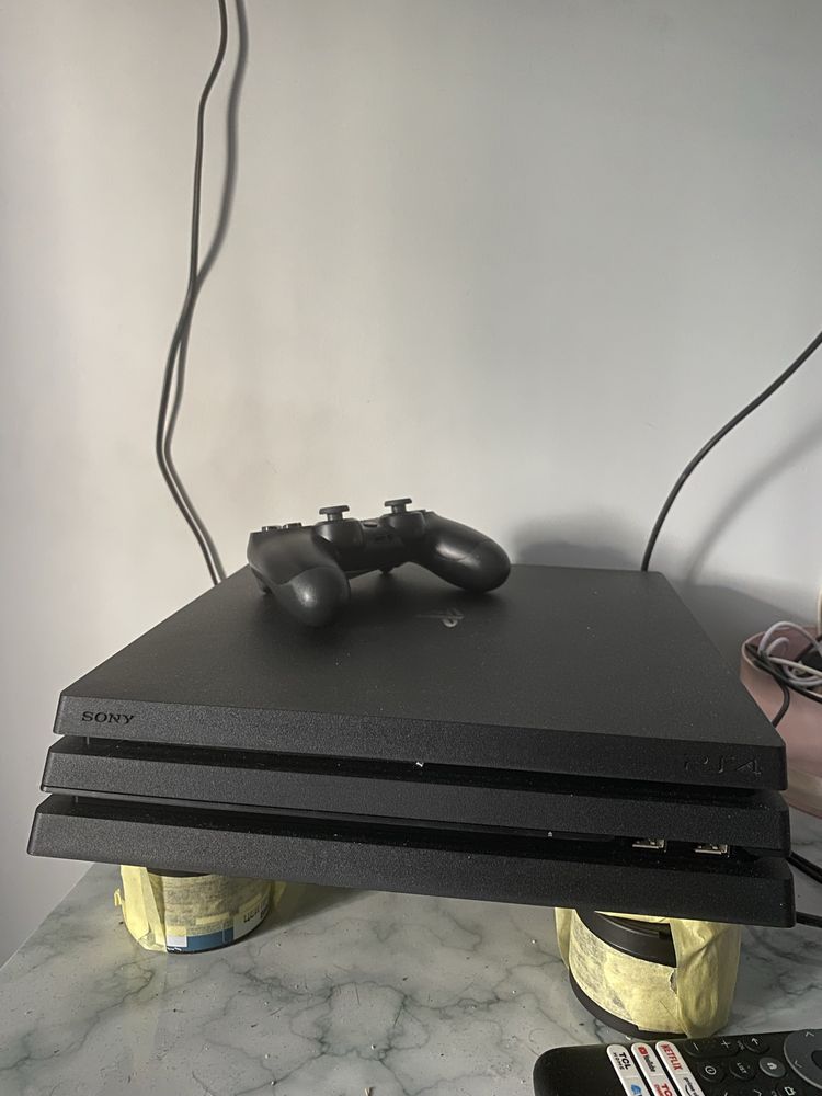 PS4 pro 1TB + 15 игр на акаунті