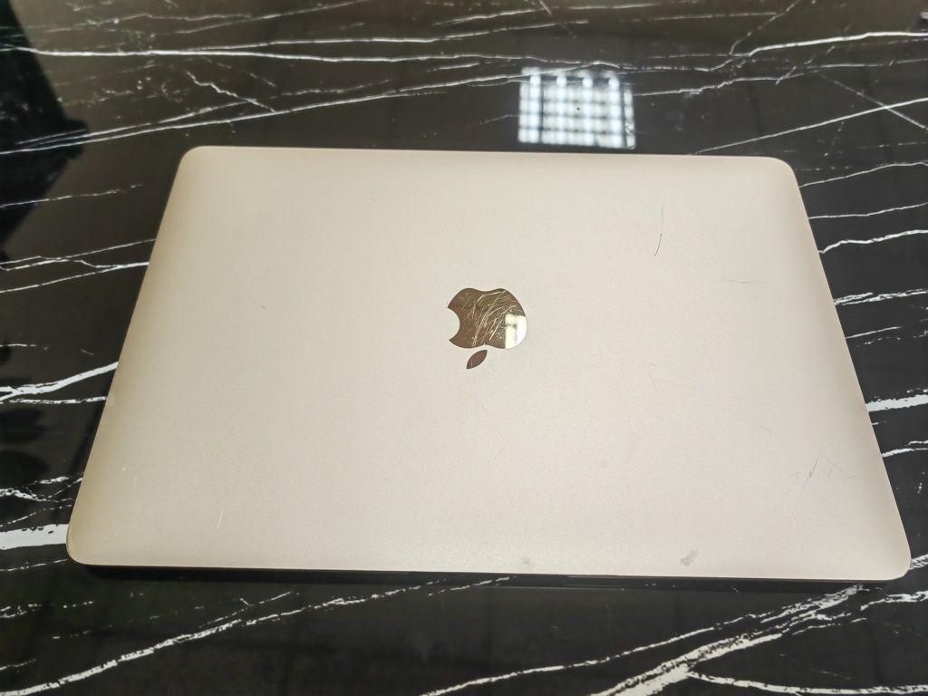 MacBook air A1534