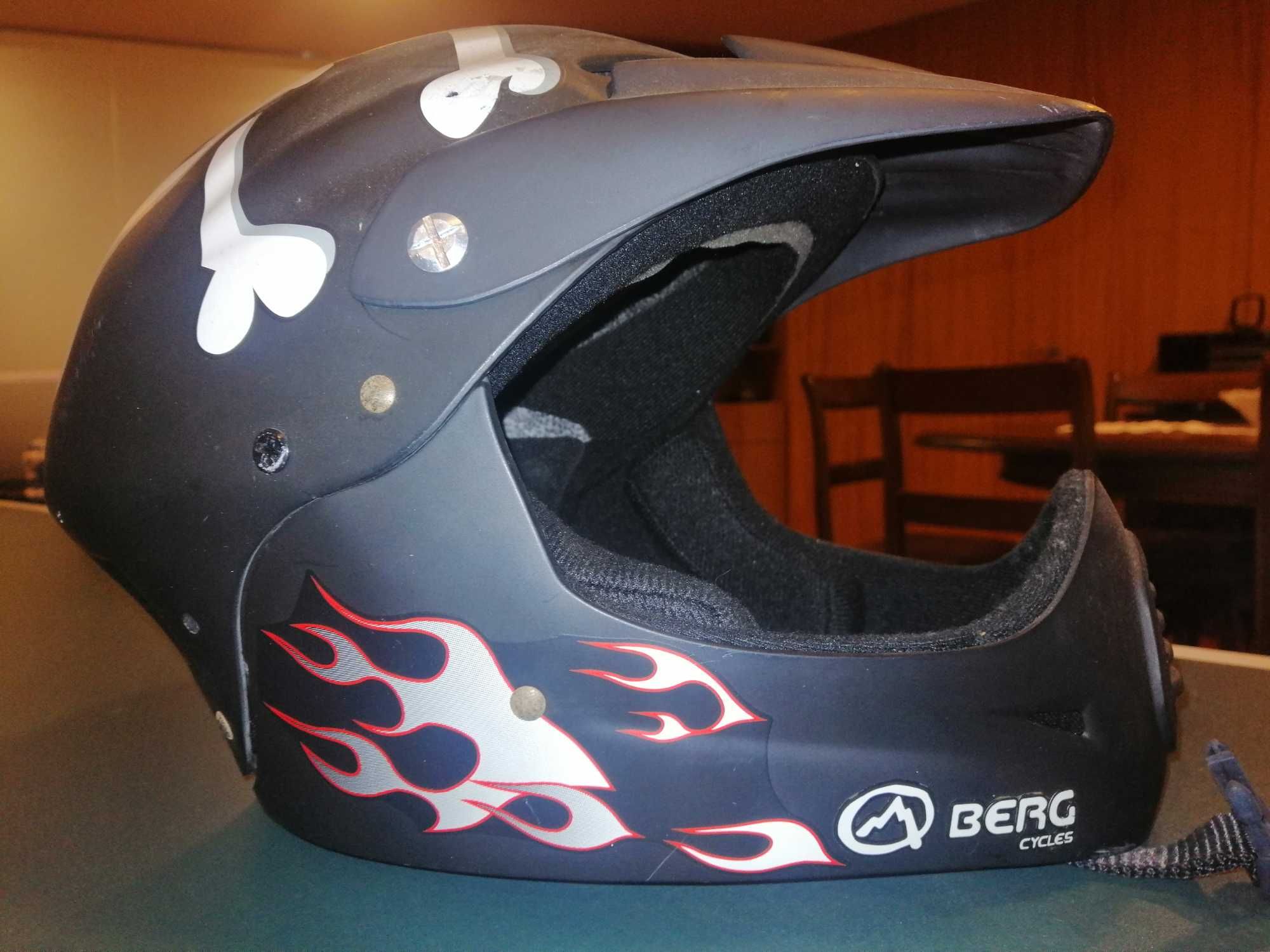 Capacete integral criança marca Berg