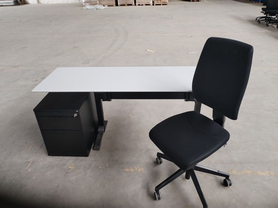 Zestaw biurowy fotel obrotowy biurko kontenerek biurowy meble biurowe