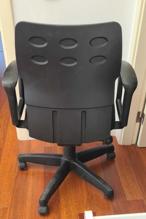 Cadeira de Escritório Ergonómica - Regulável em Altura
