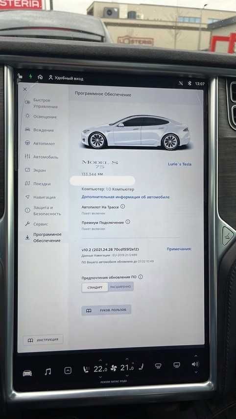 Екран великий Tesla Model S 2016 USA