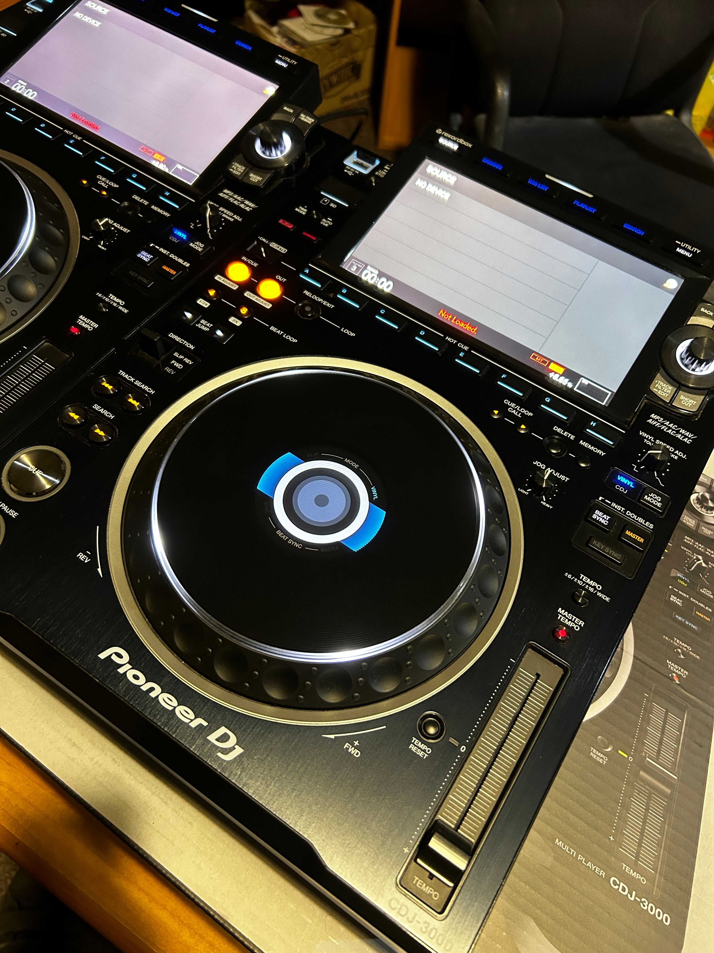 2x Pioneer CDJ 3000