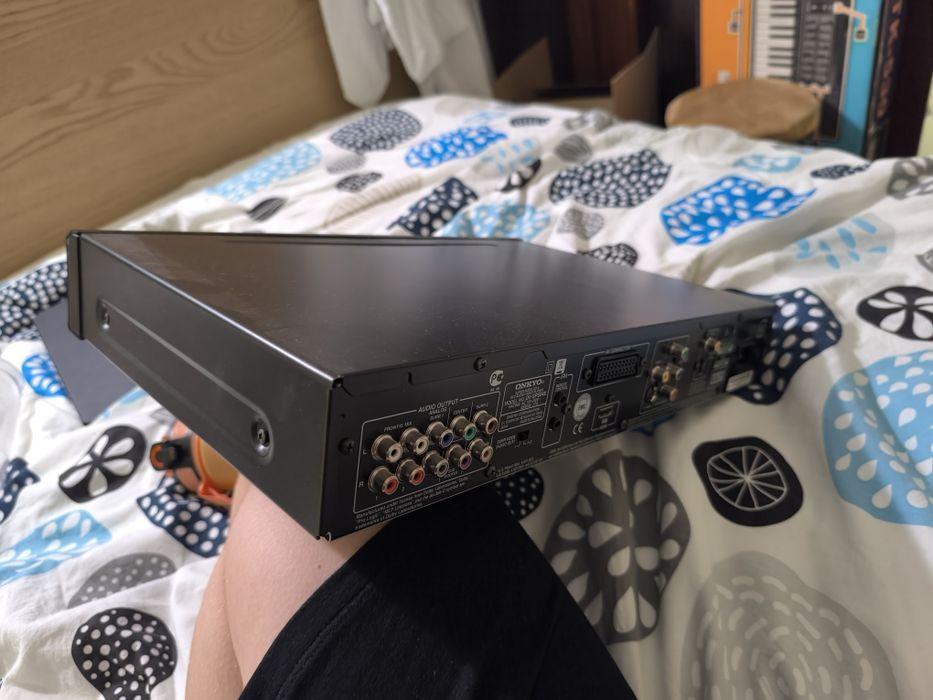 Odtwarzacz płyt Onkyo DV-SP504E z pilotem