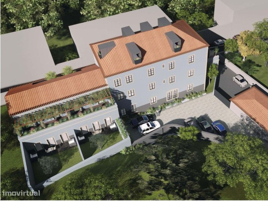 Prédio com 924 m2 com jardim e terraço em Sintra