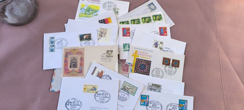 Stare koperty ze znaczkami pocztowe znaczki