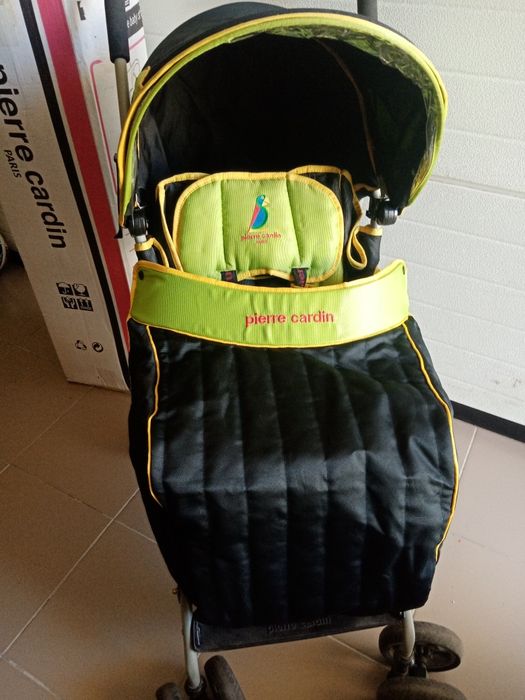 Carrinho e ovo de bebé