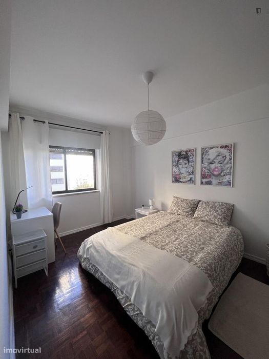 Quarto - localizado em Sacavém Lisbon