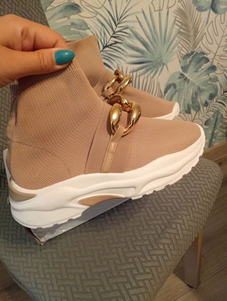 Sneakersy damske z łańcuchem 39